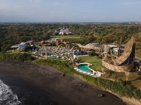 Luna Beach Club